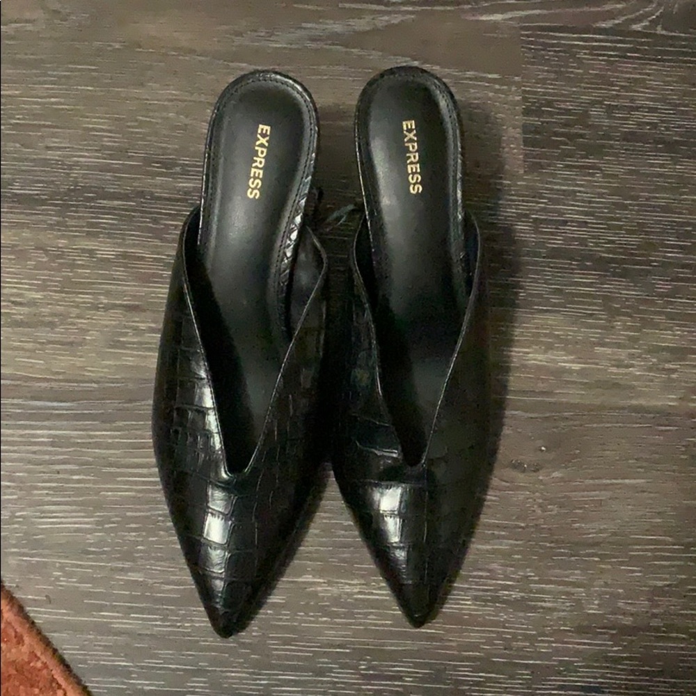 Black heels!!